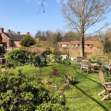 The Crown Inn Smallburgh Экстерьер фото